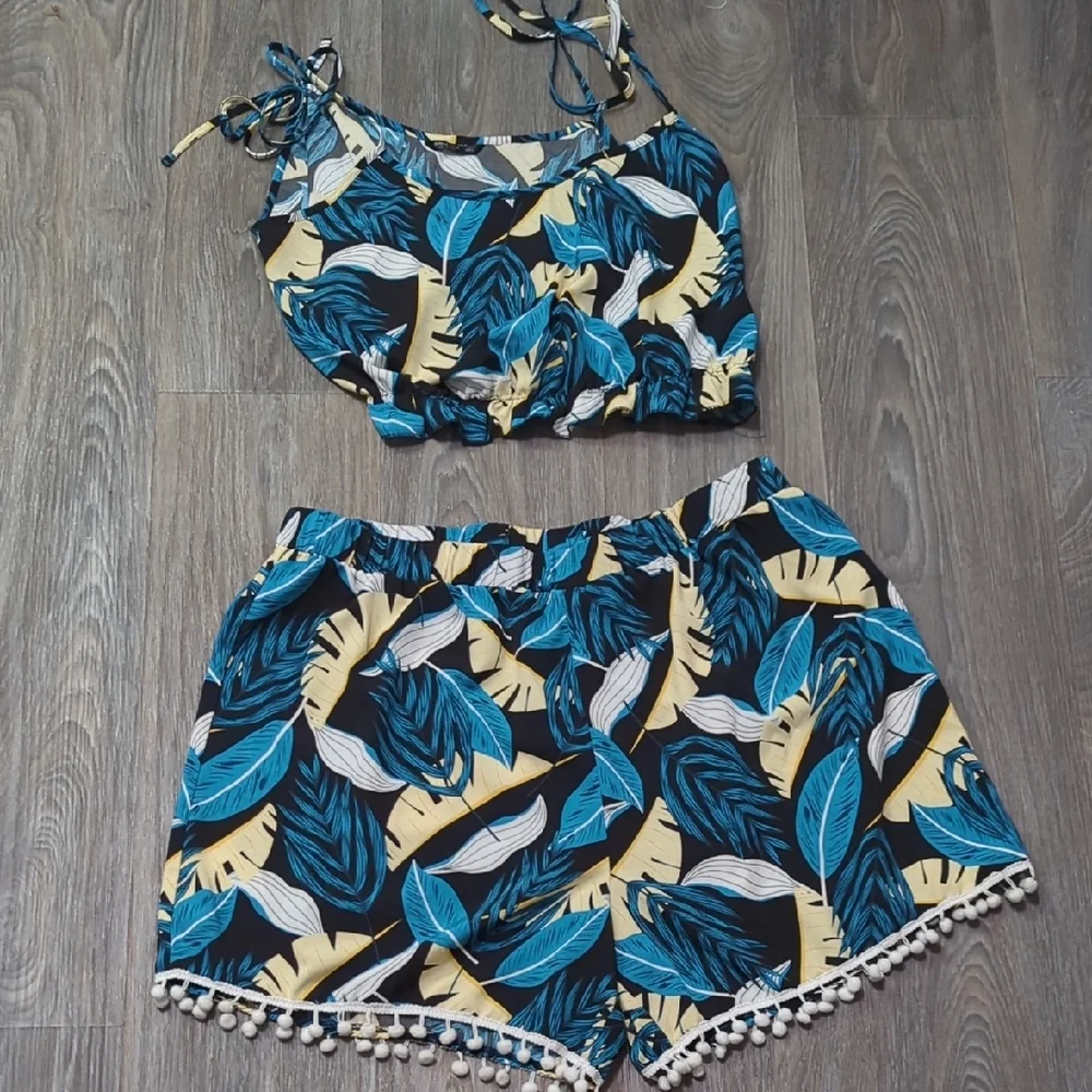 ❤️5/$25 Tropical Leaf Print Two-Piece Set - Picture 1 of 5